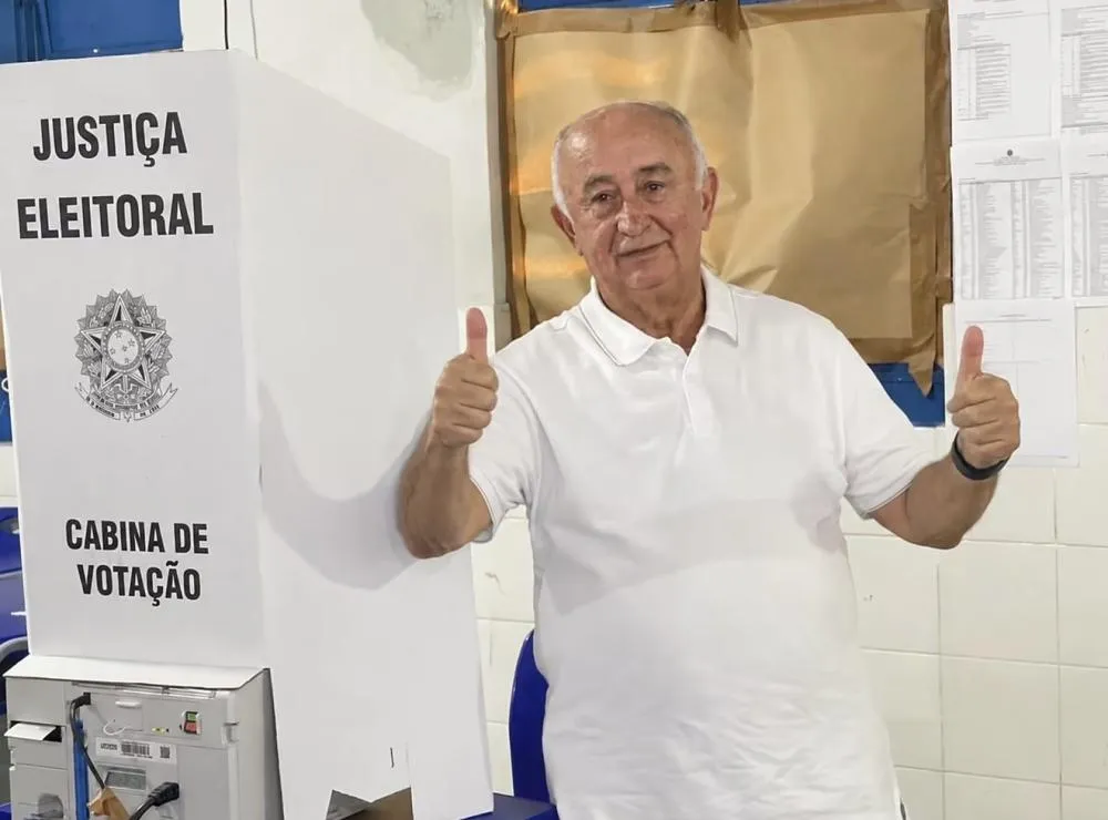 Júlio César vota em Guadalupe, sua terra natal, e destaca liberdade e consciência nas escolhas